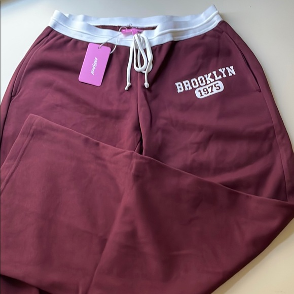 Edikted Brooklyn Sweatpants - Picture 2 of 8